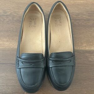 Naturalizer Finley Women's Black Loafers - Size 6M